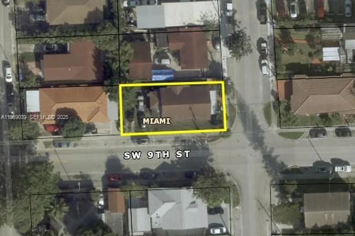 844 SW 8th Ct, Miami: photo 1 of 5