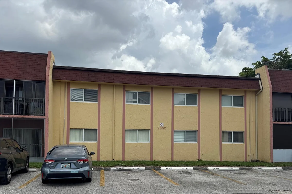 2850 NW 55th Ave #2D, Lauderhill: photo 1 of 8