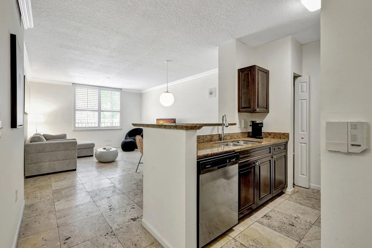 580 S Sapodilla Ave #105, West Palm Beach: photo 1 of 24