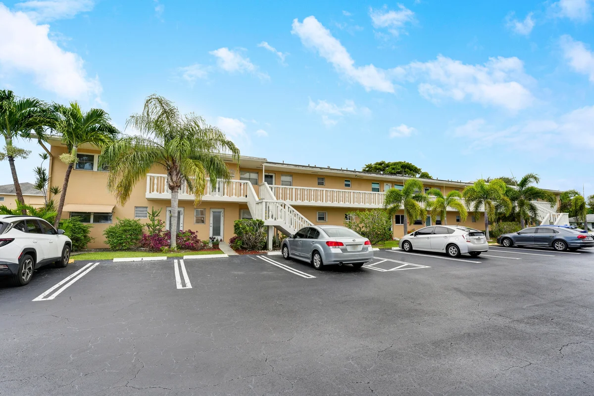 2132 NE 1st Way #201, Boynton Beach: photo 1 of 25