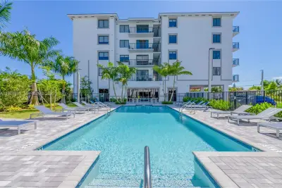 1080 NE 215th St #01-403, Miami: photo 1 of 20