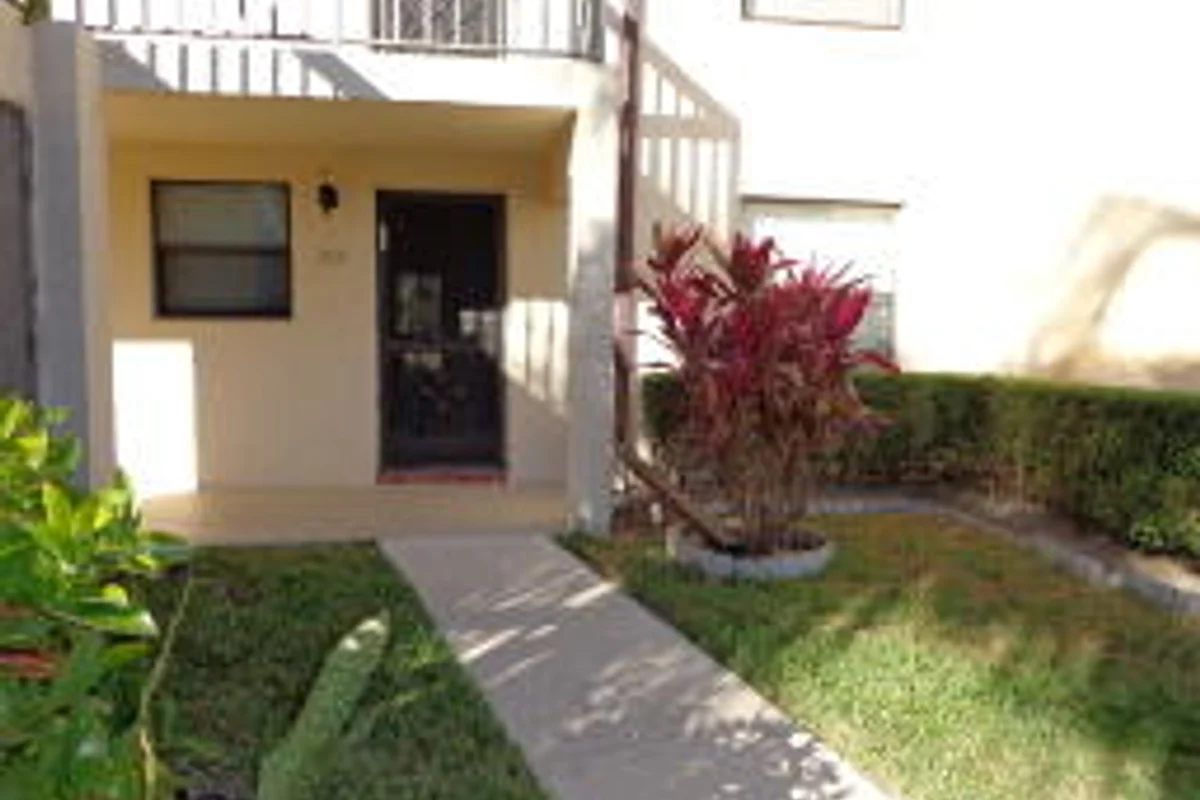 7149 Golf Colony Ct #104, Lake Worth: photo 1 of 13