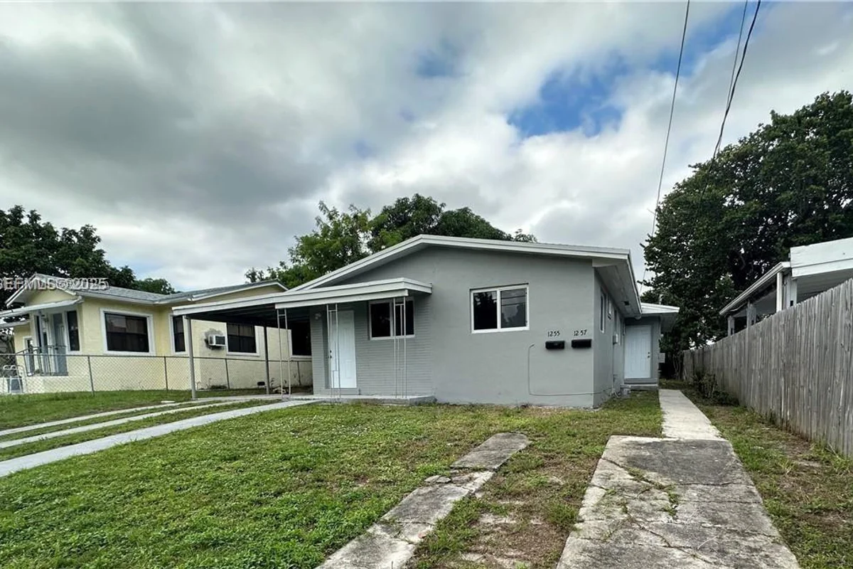 1255 NE 110th Ter, Miami: photo 1 of 14