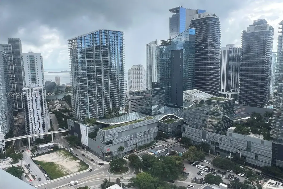 92 SW 3rd St #3803, Miami: photo 1 of 31