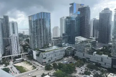 92 SW 3rd St #3803, Miami: photo 1 of 31