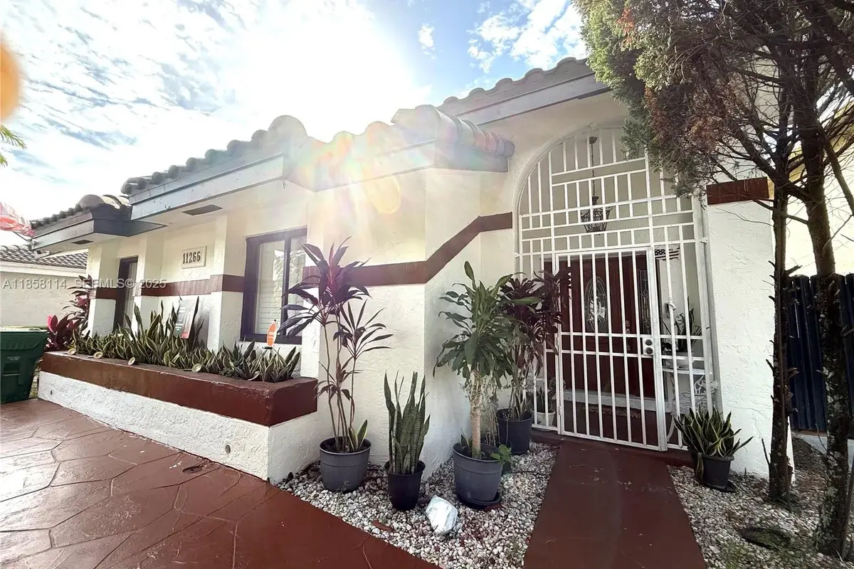 11266 SW 33rd St, Miami: photo 1 of 19