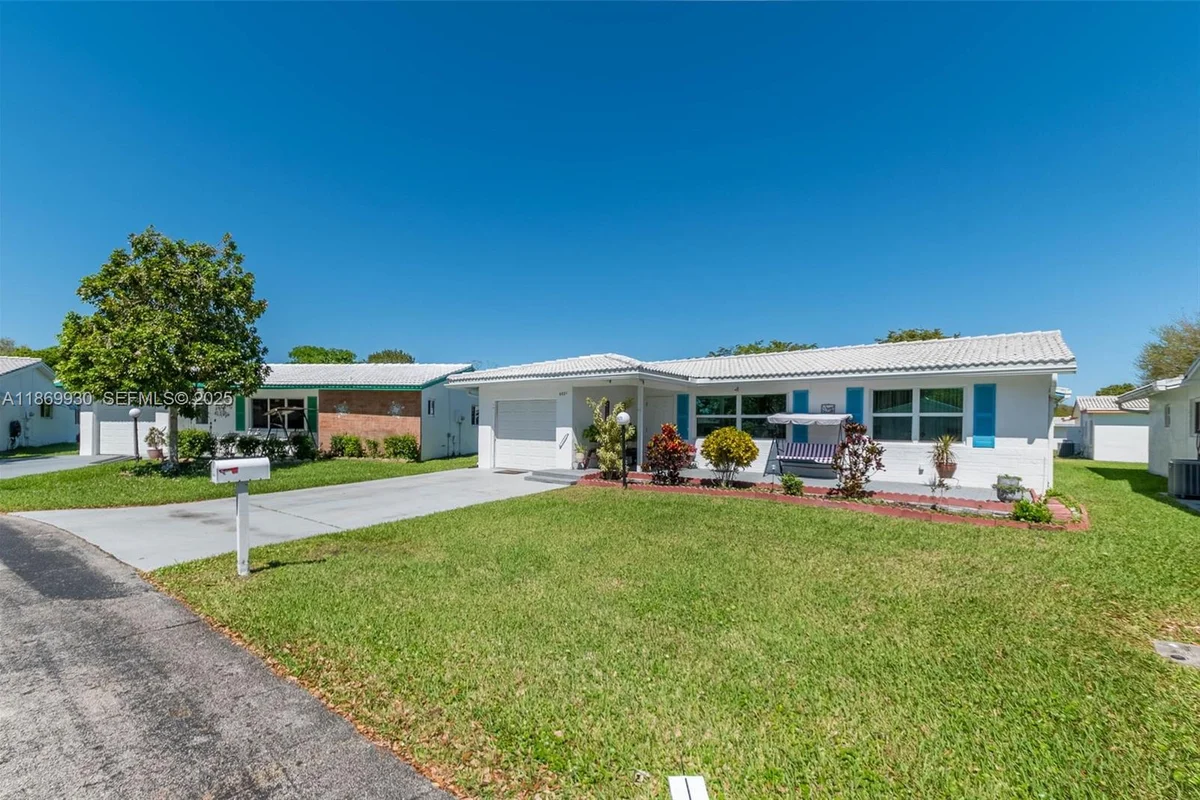 9021 NW 13th St, Plantation: photo 1 of 21