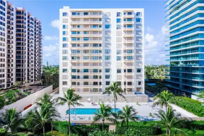 10185 Collins Ave #319, Bal Harbour: photo 1 of 23