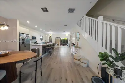 10413 NW 82nd St #9, Doral: photo 1 of 41