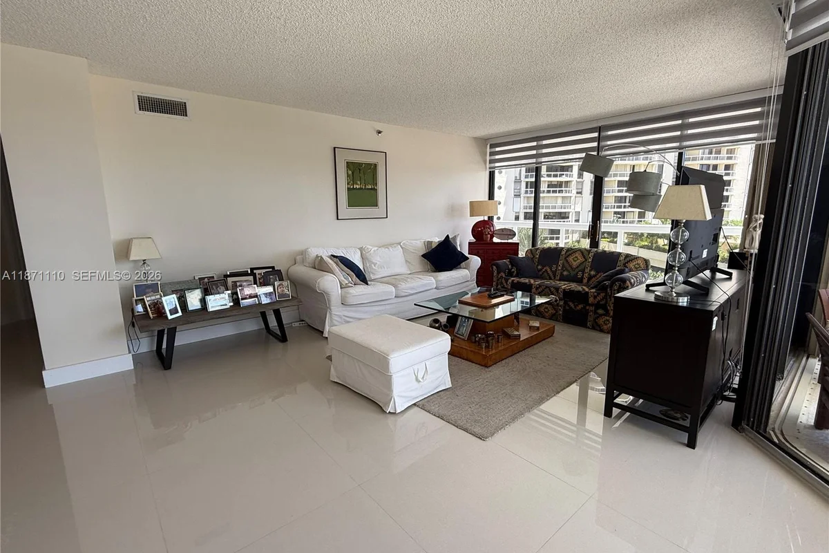 20185 E Country Club Dr #510, Aventura: photo 1 of 16