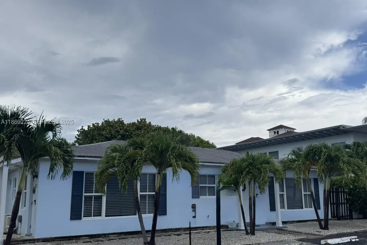 121 Linda Ln, Palm Beach Shores: photo 1 of 53