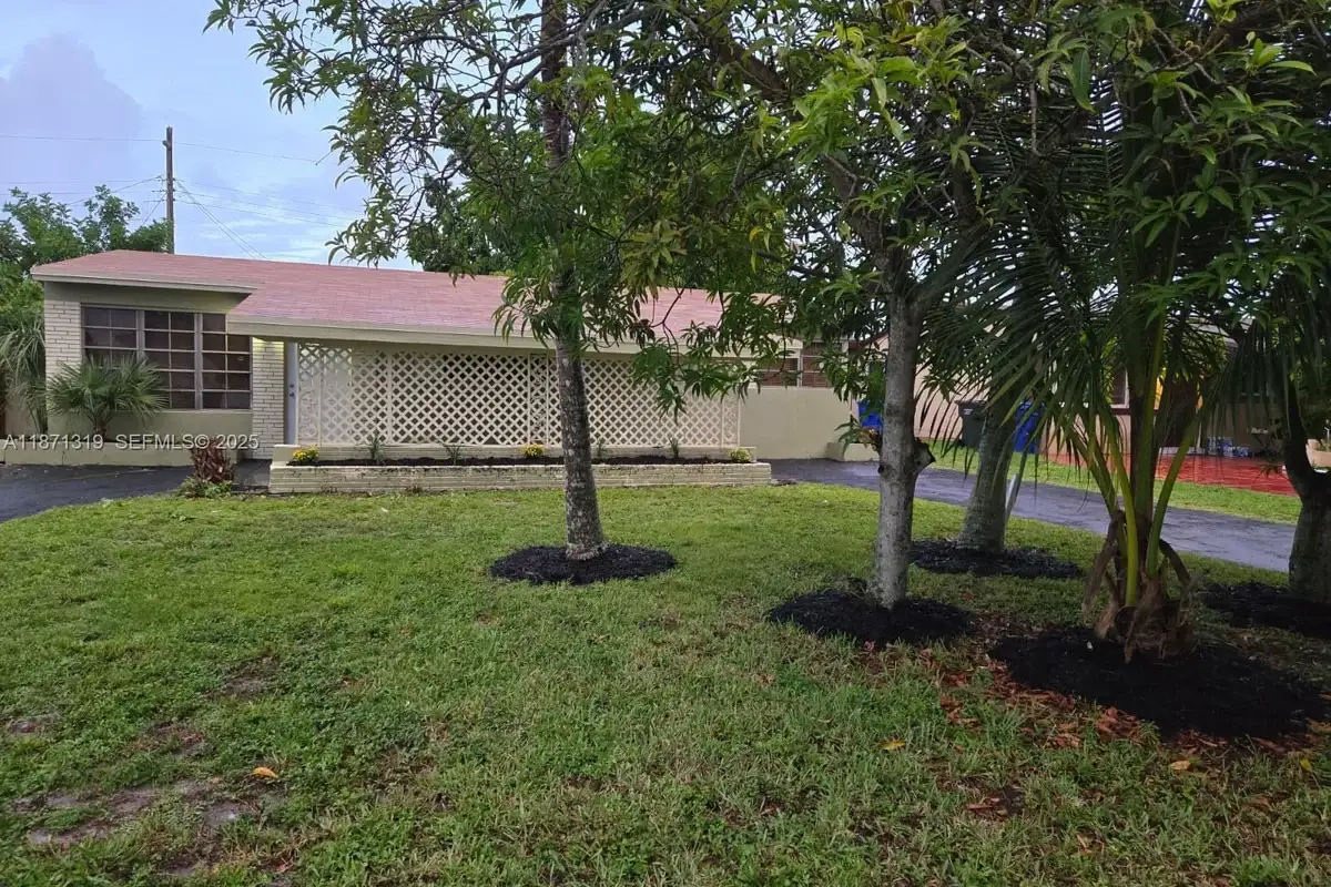 6751 Meade St, Hollywood: photo 1 of 10