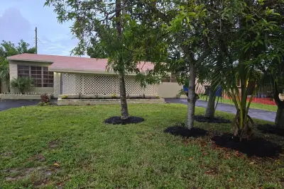 6751 Meade St, Hollywood: photo 1 of 10