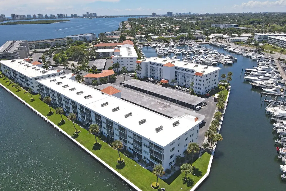 20 Yacht Club Dr #403, North Palm Beach: photo 1 of 28
