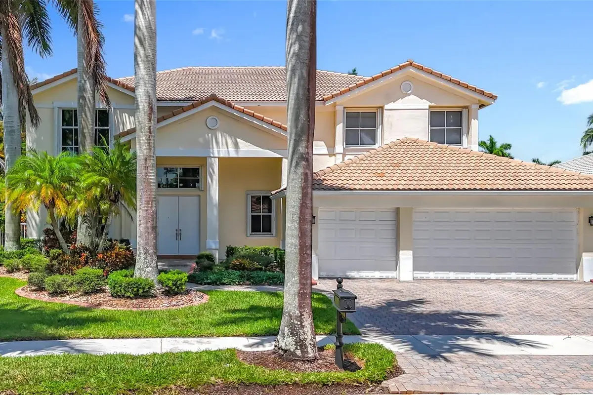 1673 Victoria Pointe Cir, Weston: photo 1 of 98
