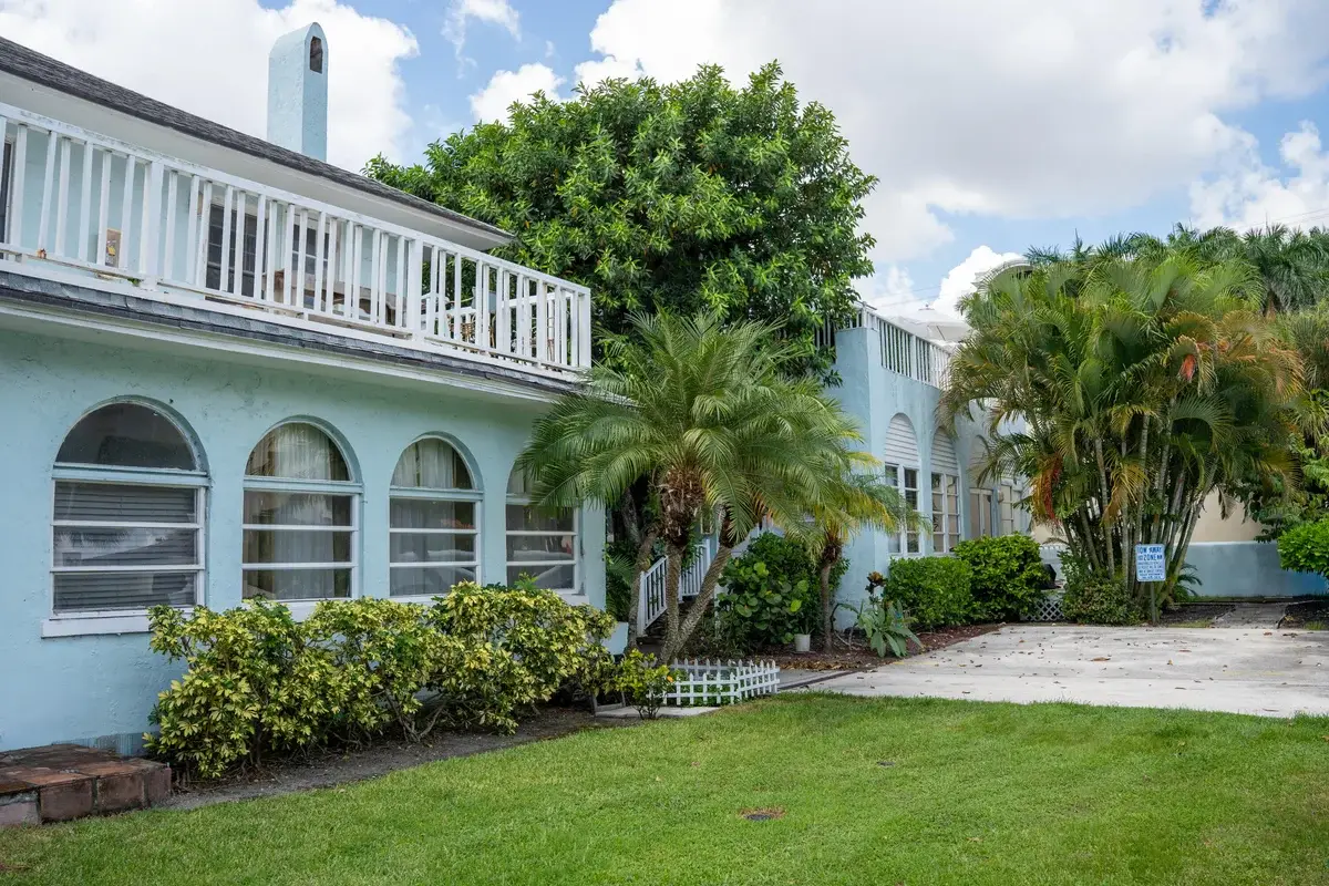 264 Seminole Ave, Palm Beach: photo 1 of 5