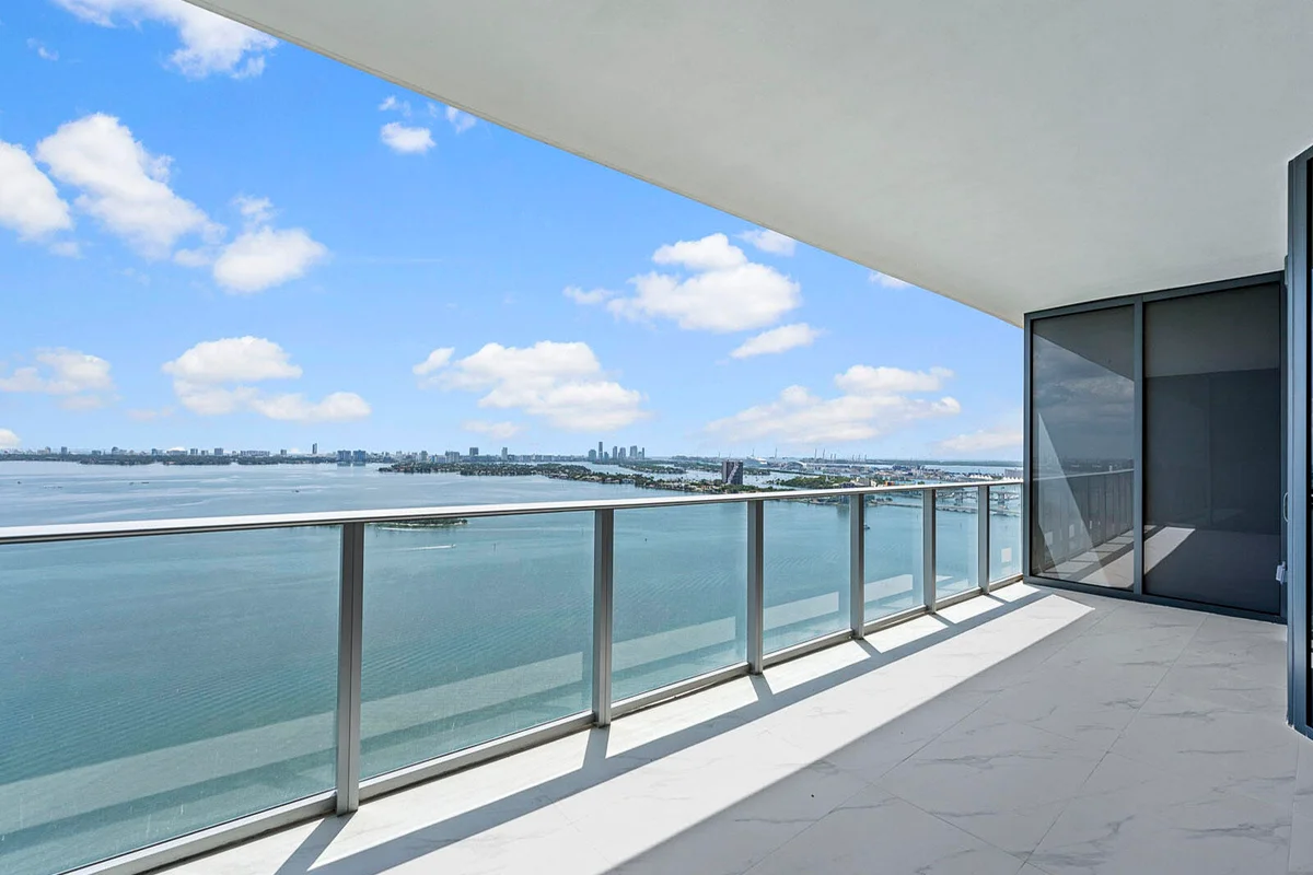 700 NE 24th St #3002, Miami: photo 1 of 60