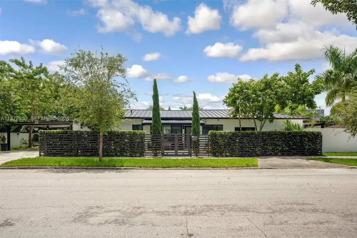 2484 SW 25th St, Miami: photo 1 of 39