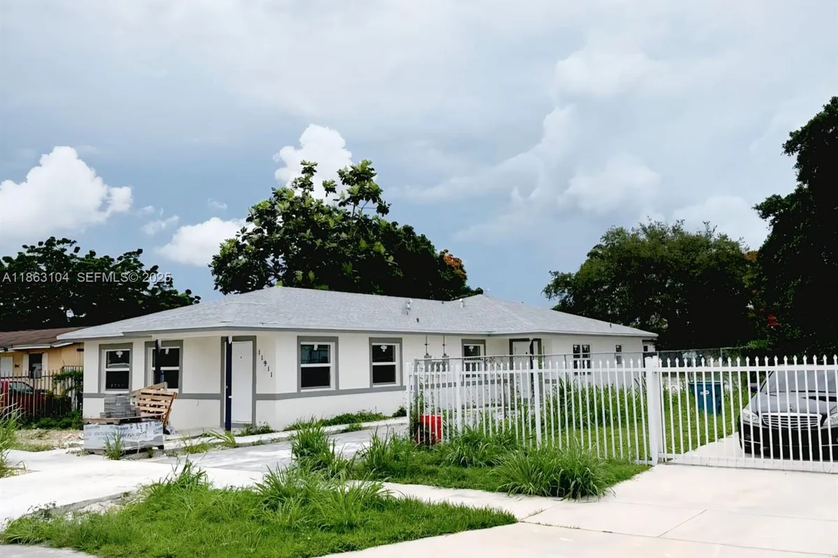 11911 SW, Miami: photo 1 of 1