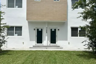 723 NW 19th Ave #A, Fort Lauderdale: photo 1 of 17