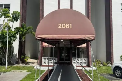 2061 NW 47th Ter #407, Lauderhill: photo 1 of 13