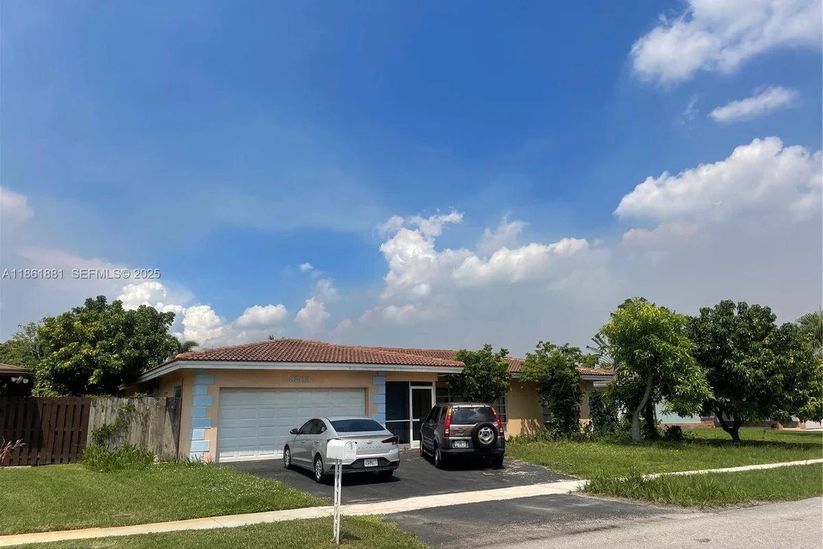 8203 NW 73rd Ter, Tamarac: photo 1 of 48