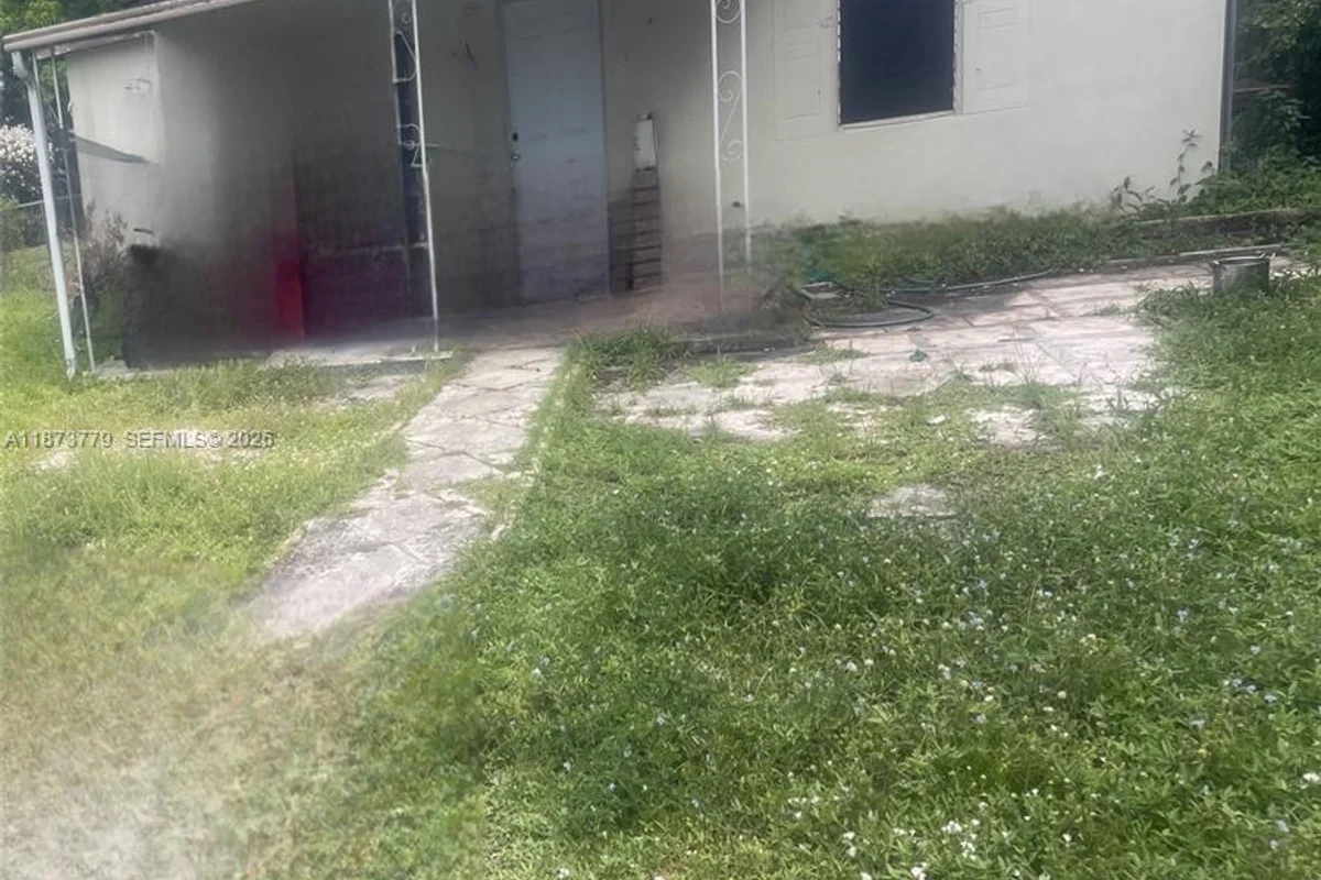 2011 NW 96th St, Miami: photo 1 of 1