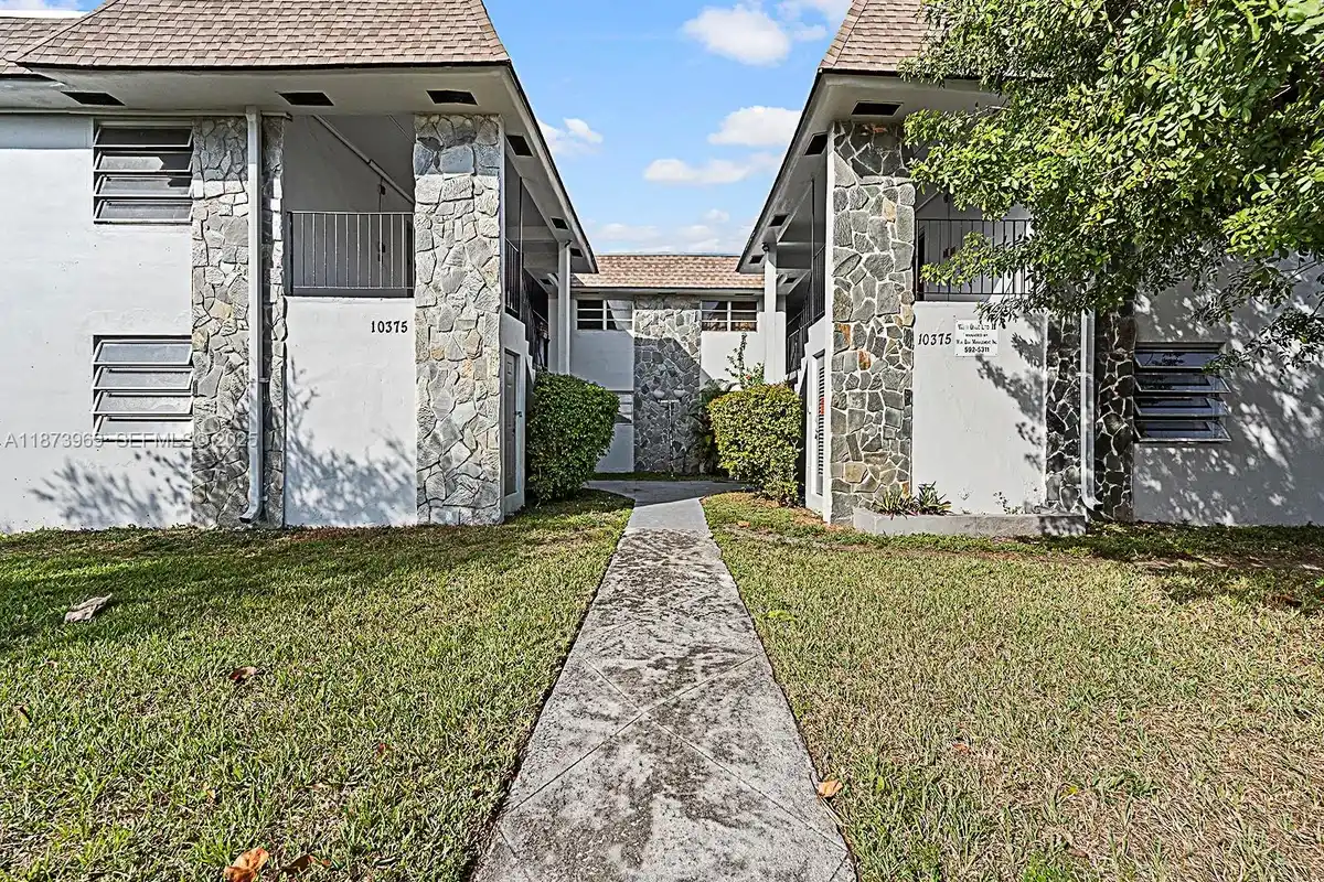10305 SW 40th St, Miami: photo 1 of 5