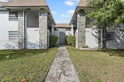 10305 SW 40th St, Miami: photo 1 of 5
