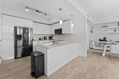 999 SW 1st Ave #3304, Miami: photo 1 of 24