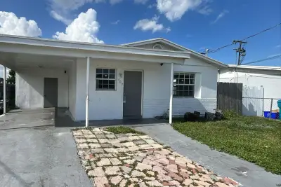407 NW 13th Ave, Boynton Beach: photo 1 of 12