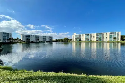 131 SE 3rd Ave #305, Dania Beach: photo 1 of 29