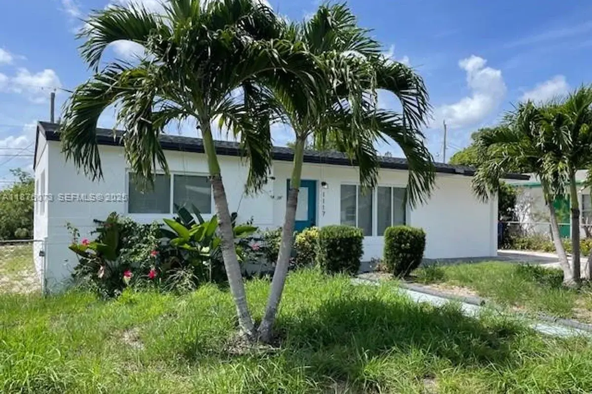 1117 W 26th Ct, Riviera Beach: photo 1 of 16