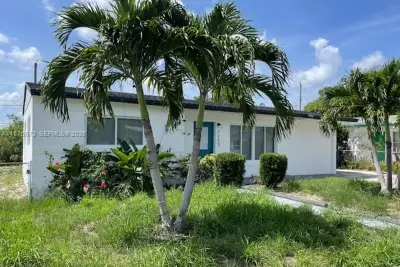 1117 W 26th Ct, Riviera Beach: photo 1 of 16