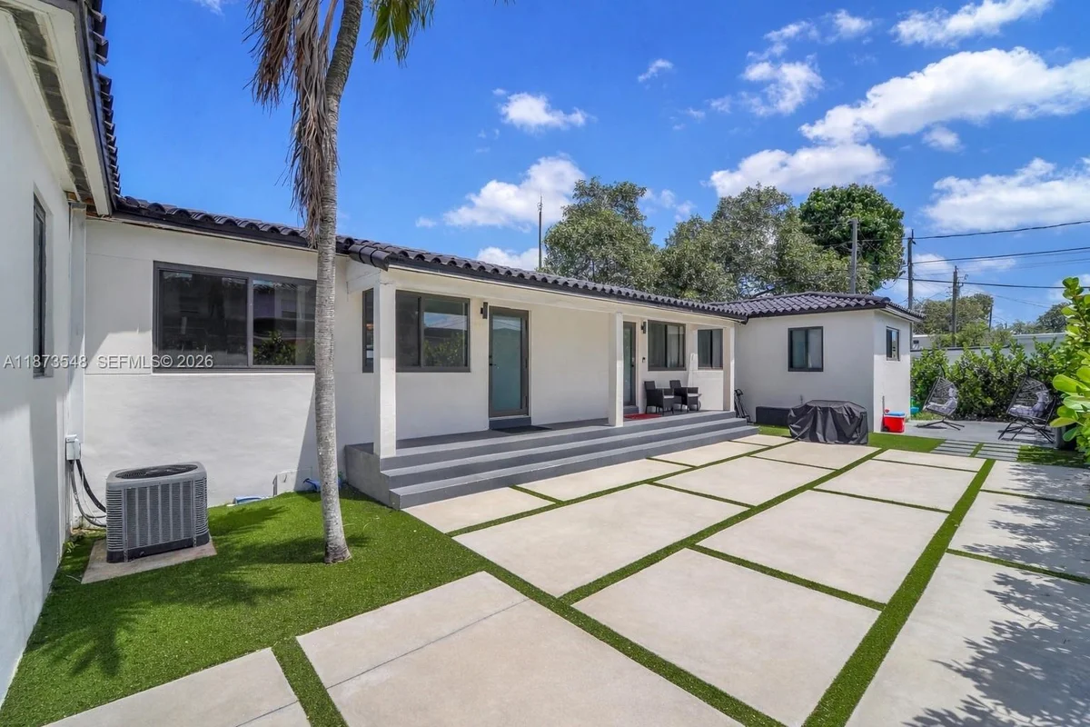 621 SW 33rd Ave, Miami: photo 1 of 13