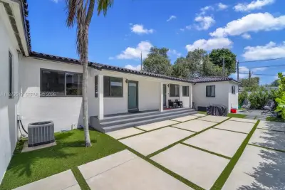 621 SW 33rd Ave, Miami: photo 1 of 13