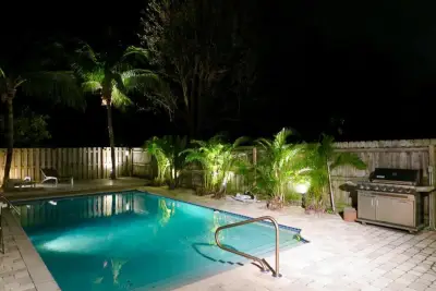 619 NE 7th Ave, Delray Beach: photo 1 of 39