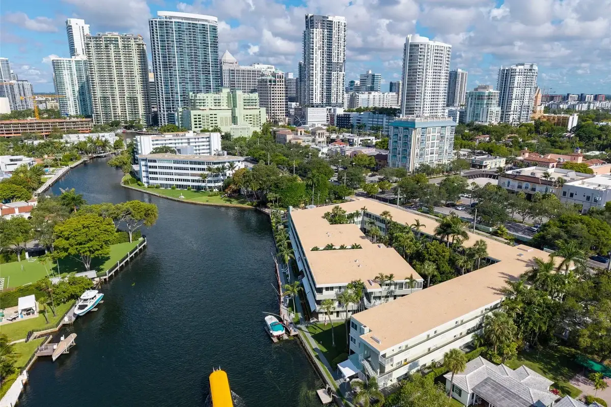 1000 SE 4th St #117 & 118, Fort Lauderdale: photo 1 of 36