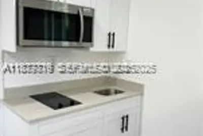 2740 NW 49th St, Miami: photo 1 of 3