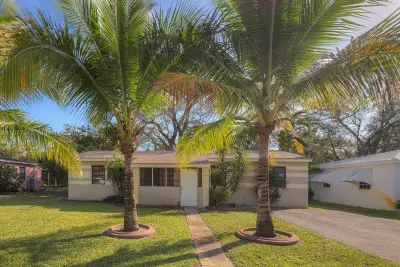 640 NE 137th St, North Miami: photo 1 of 1