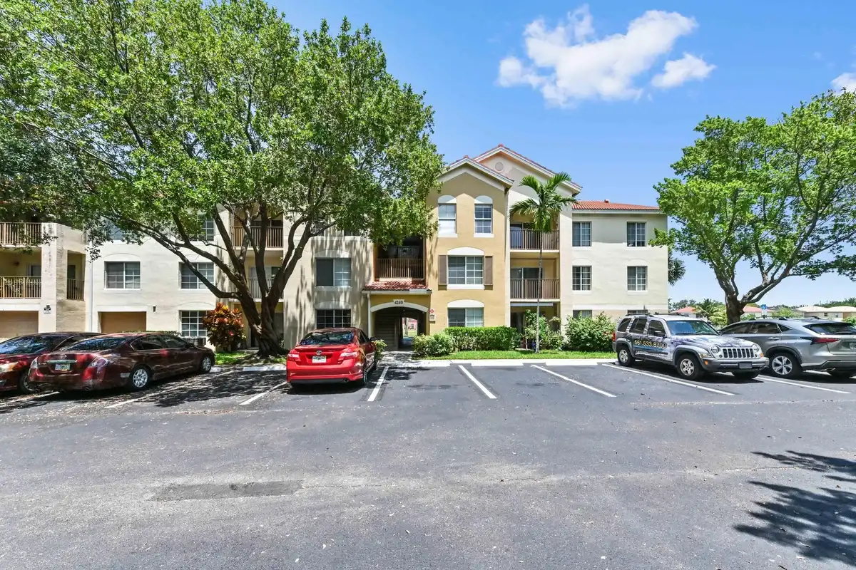 4240 San Marino Blvd #108, West Palm Beach: photo 1 of 25