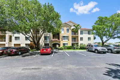 4240 San Marino Blvd #108, West Palm Beach: photo 1 of 25