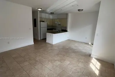 211 W 79th Pl #302, Hialeah: photo 1 of 16