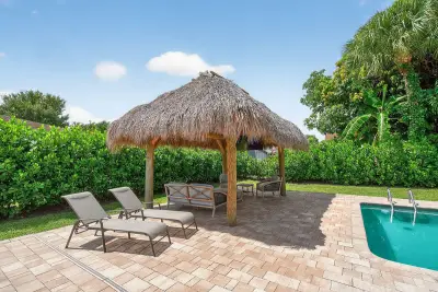 9627 Althea Way, Palm Beach Gardens: photo 1 of 37