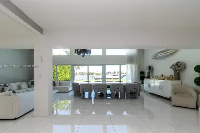 1215 N Biscayne Point Rd, Miami Beach: photo 1 of 54