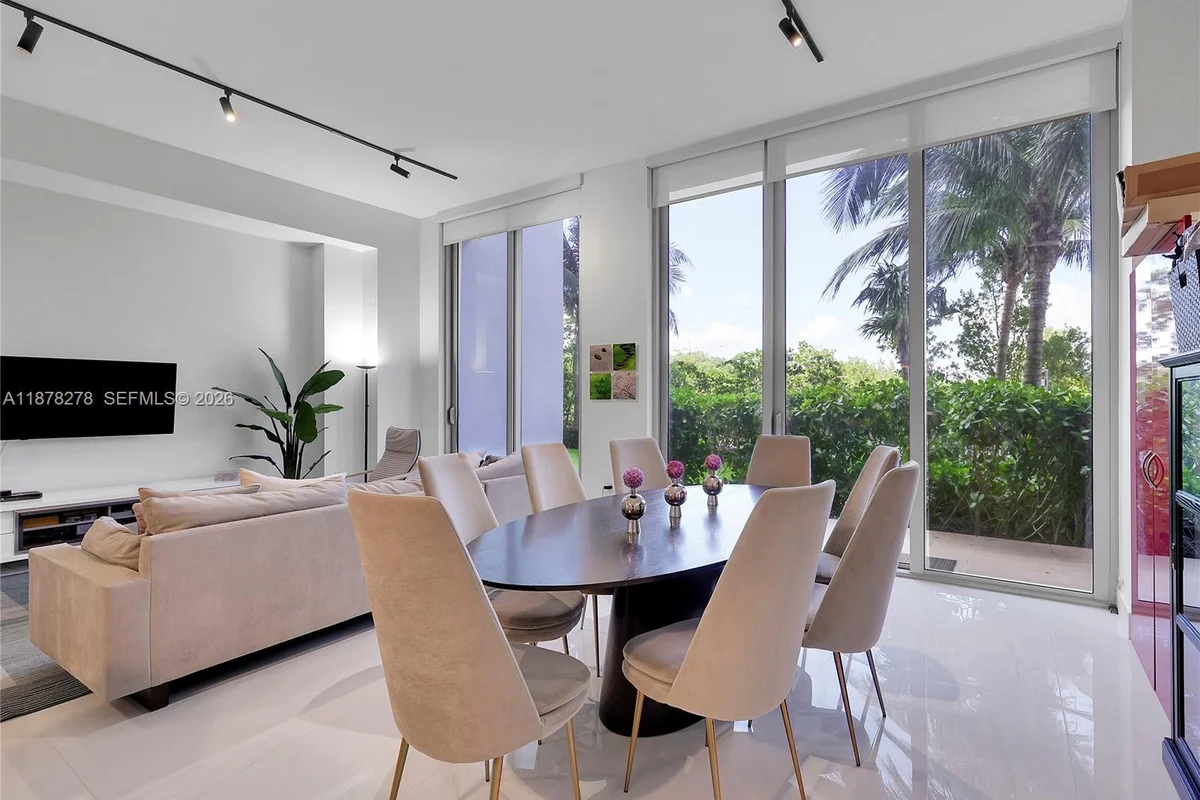 16385 Biscayne Blvd #105, North Miami Beach: photo 1 of 25
