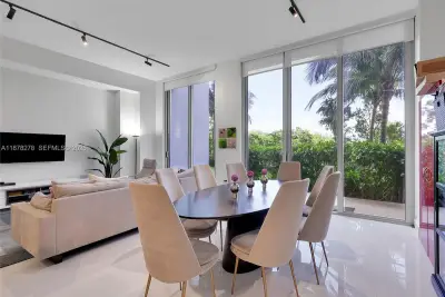 16385 Biscayne Blvd #105, North Miami Beach: photo 1 of 25