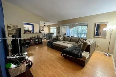 2445 NW 33rd St #1413, Oakland Park: photo 1 of 12