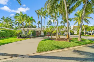 210 Russlyn Dr, West Palm Beach: photo 1 of 20