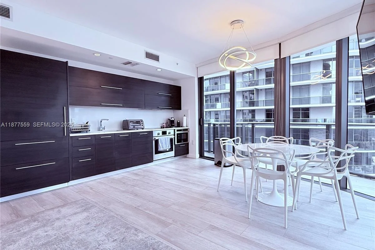 55 SW 9th St #4003, Miami: photo 1 of 30